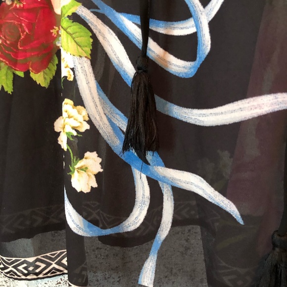 Flying Tomato Floral  Blouse - Picture 2 of 3